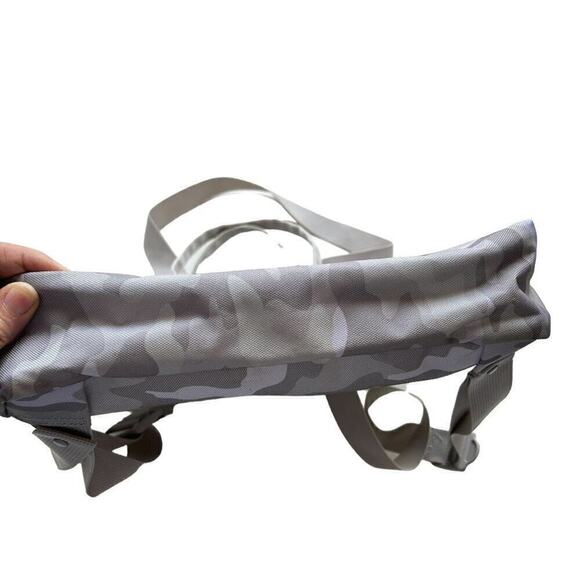 PINK Victoria's Secret Tote Bag Convertible Camo Backpack Light Grey NWOT - Picture 4 of 5